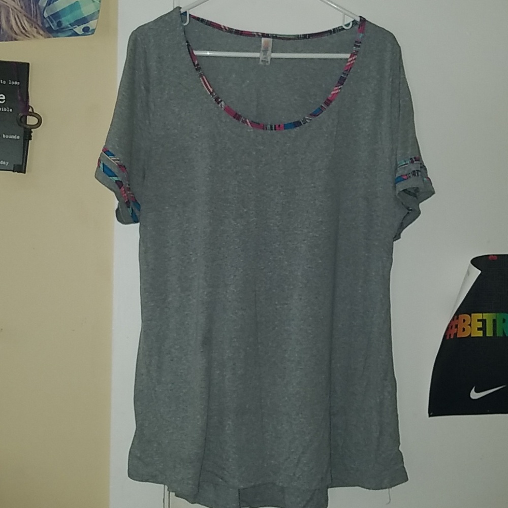 2x Lularoe Classic T